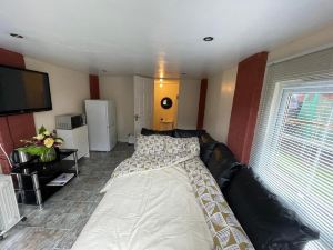 A Furnished Ensuite Apartment for Rent in Patchway