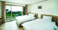 Bowhill Resort & Pension Отели рядом с достопримечательностью «Daepo Jusangjeolli Cliff»