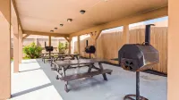 Best Western Plus Carrizo Springs Inn  Suites Hôtels à : Crystal City
