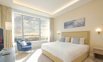 Lux Iconic Views at Palm Tower Suite 2