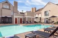 Residence Inn Long Beach - Pools