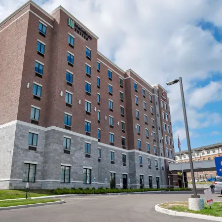 Comfort Suites Cincinnati University - Downtown
