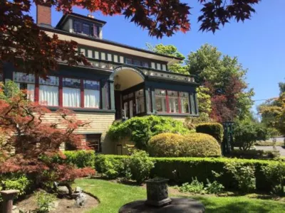 Beaconsfield Bed and Breakfast - Victoria Hotels near University of Victoria