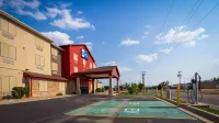 Best Western Cannon A.F.B. - parking
