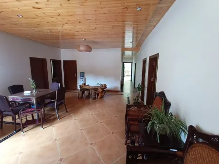 Shunan Zhuhai Xiuzhu Pingzhuang Residence Отели рядом с достопримечательностью «Emerald Gallery»