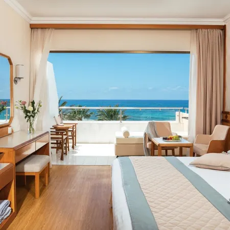 Constantinou Bros Pioneer Beach Hotel