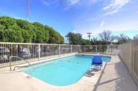 Motel 6 Kerrville, TX - Swimmingpools