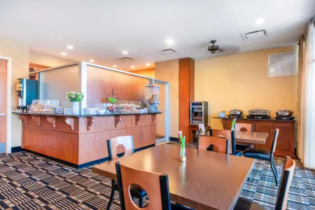 Clarion Inn Ormond Beach at Destination Daytona Отели рядом с достопримечательностью «Halifax River»