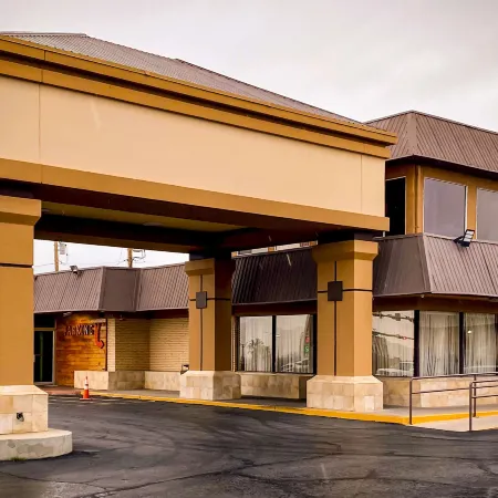 Quality Inn & Suites Airport