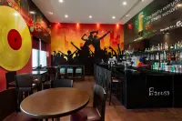 阿布扎比市中心華美達飯店 - 酒吧