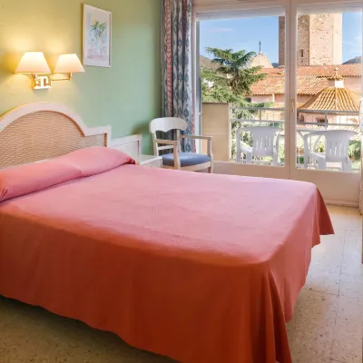 Mercè Hotels near Platja de les Roques