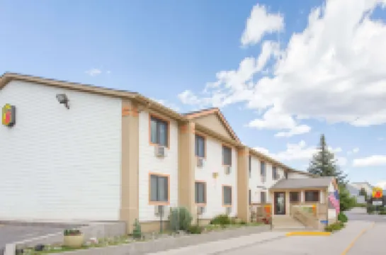Super 8 by Wyndham Gardiner/Yellowstone Park Area Hotels in Park County