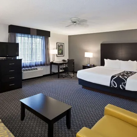 La Quinta Inn & Suites by Wyndham Cleveland Macedonia