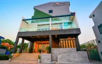 Comet Hotel Surat Thani - Swimmingpools