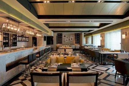 InterContinental Hotels Marine Drive-Mumbai Отели рядом с достопримечательностью «Вокзал Чхатрапати-Шиваджи»