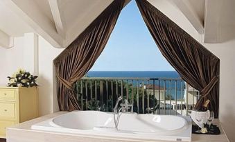 M Glamour Hotel