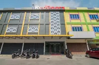 RedDoorz @ Baloi Batam Hotels near Keripik Sanjai Abu Wildan