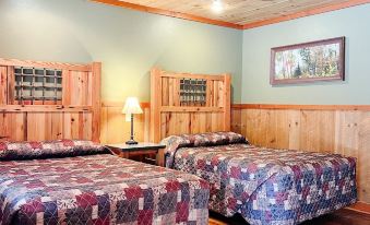 a room with two beds , one on the left side and the other on the right side of the room at Cranberry Inn