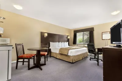 Super 8 by Wyndham West Kelowna BC Hotels in 