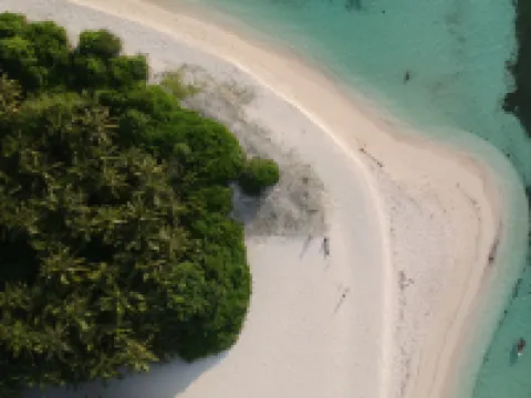 Hudhu Velaa Hotels in Hirundoo