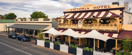 Victoria Hotel Strathalbyn Отели в г. Ashbourne