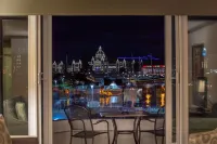 Victoria Regent Waterfront Hotel & Suites - Kitchens