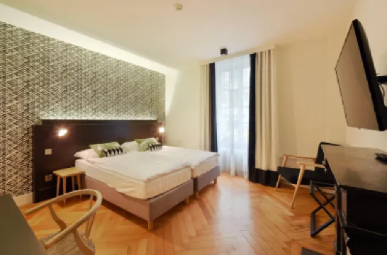 Hôtel Pax エグリーズ・ルス周辺のホテル