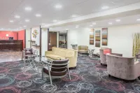 Sky Tree Hotels فنادق في تولسا