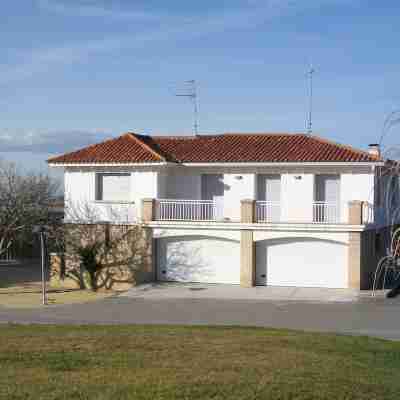 Camping de Zaragoza Hotel Exterior