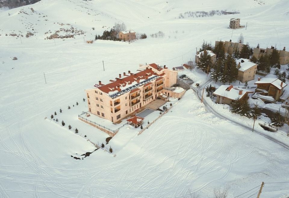 Le Notre Hotel & Ski Resort - Housity