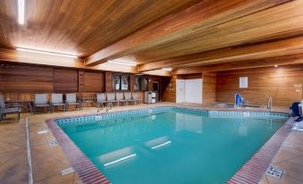 Best Western Plus Cascade Inn Suites - Housity