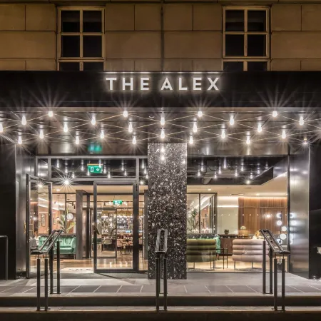 The Alex Отели рядом с достопримечательностью «Железнодорожная станция Пирс»