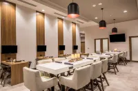 Holiday Inn PORTLAND WEST - HILLSBORO by IHG - breakfast