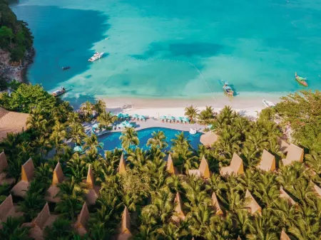 Phi Phi CoCo Beach Resort Отели рядом с достопримечательностью «Loh Dalum Beach»