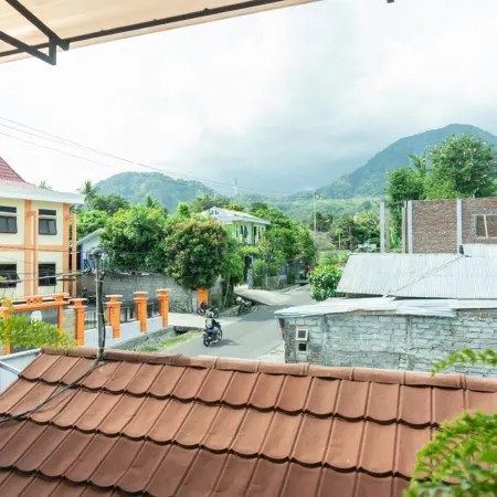 RedDoorz Near H. Hasan Aroeboesman Airport Hotels in Ende