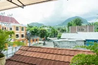 RedDoorz Near H. Hasan Aroeboesman Airport Hotels in Ende