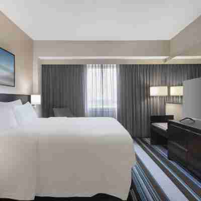 Courtyard by Marriott New York JFK Airport Rooms