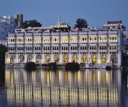 Lake Pichola Hotel Отели рядом с достопримечательностью «Fateh Sagar Lake»