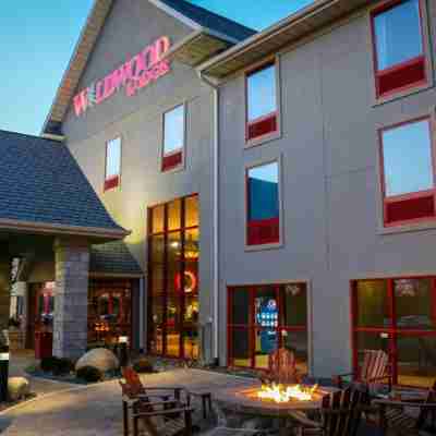 Wildwood Lodge & Suites Hotel Exterior