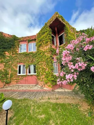 Tropic Hôtel Hotel a Rivesaltes