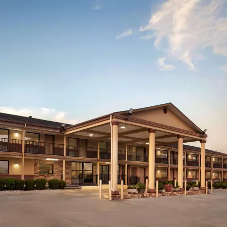 Days Inn by Wyndham Paris
