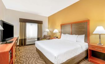 La Quinta Inn & Suites by Wyndham Midwest City - Tinker AFB