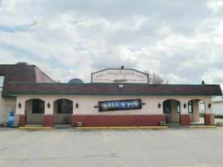 Colonial Inn Отели в г. Брандон