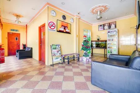 Hill Times Inn Hotel Отели рядом с достопримечательностью «Big Coral Cave ,Gunung Karang Besar»