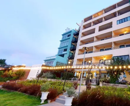 Usabai Riverside Boutique Hotel