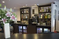 Ramada by Wyndham Milton Keynes - Quầy bar