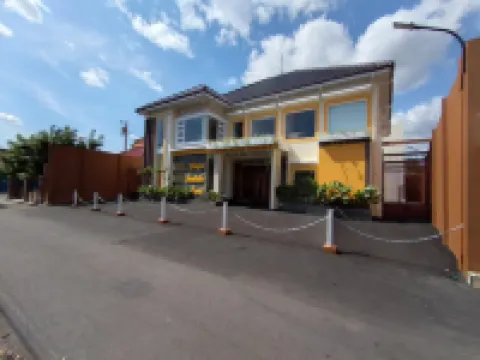 Griya Indah Sari Hotels near Pura Mangkunagaran