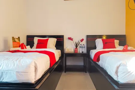 RedDoorz Near Rsud Kota Luwuk Отели рядом с достопримечательностью «Bekel Java Java Motor»