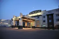 Metropolis Resort - Eau Claire - parkir