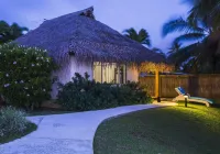 Motu Beachfront Art Villas